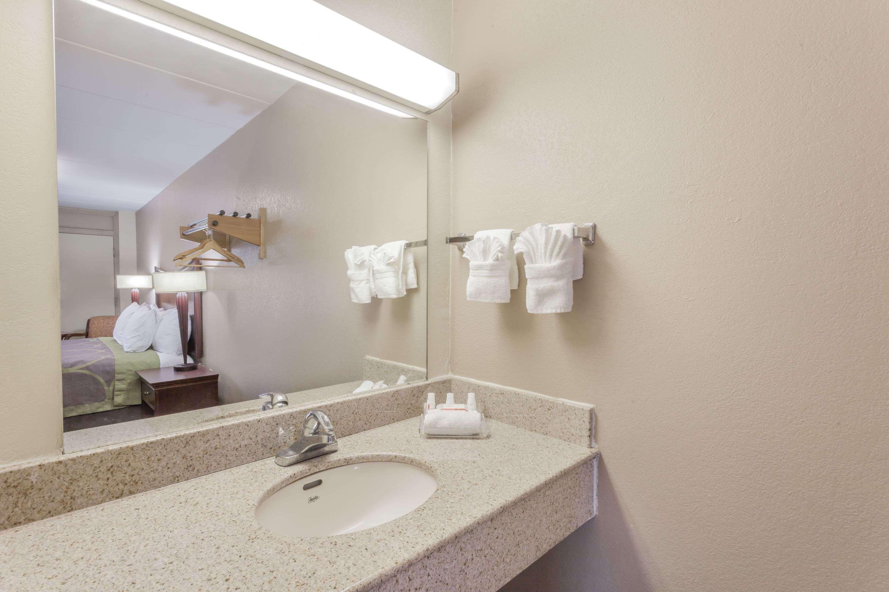 Hotel Super 8 By Wyndham Manassas Extérieur photo