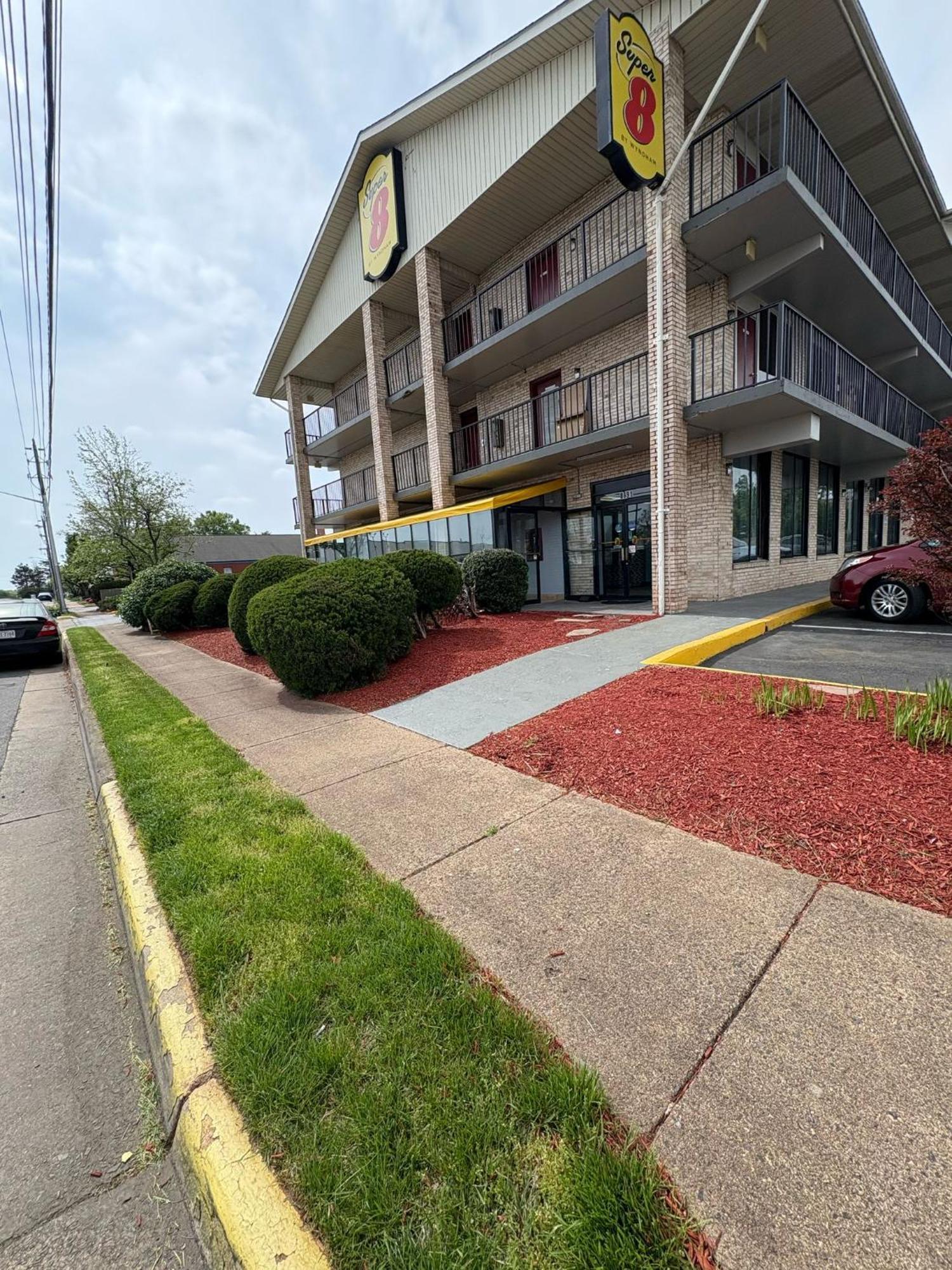 Hotel Super 8 By Wyndham Manassas Extérieur photo