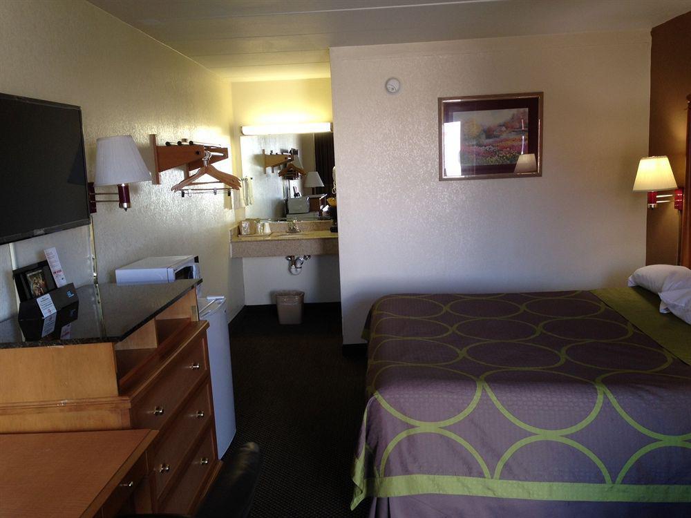 Hotel Super 8 By Wyndham Manassas Extérieur photo